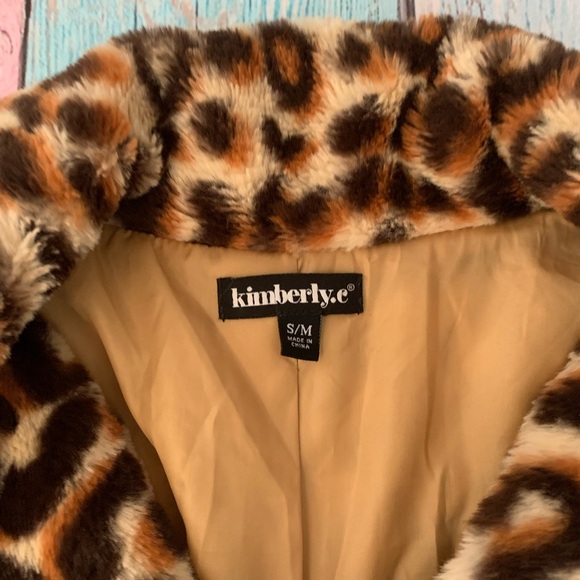 Fuzzy and soft cheetah jacket - Picture 5 of 9